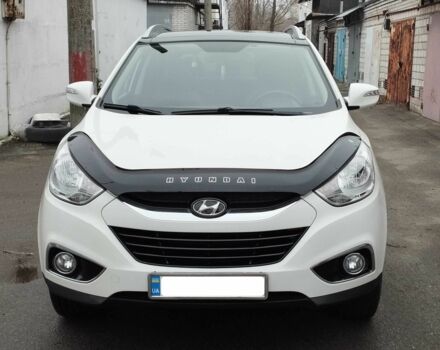 Белый Хендай их35, объемом двигателя 2 л и пробегом 215 тыс. км за 9900 $, фото 1 на Automoto.ua