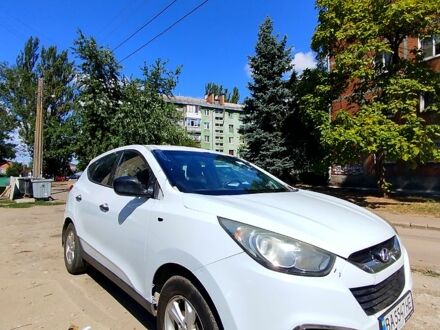 Білий Хендай іх35, об'ємом двигуна 2 л та пробігом 200 тис. км за 4900 $, фото 1 на Automoto.ua