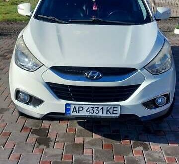 Белый Хендай их35, объемом двигателя 2 л и пробегом 174 тыс. км за 12000 $, фото 1 на Automoto.ua
