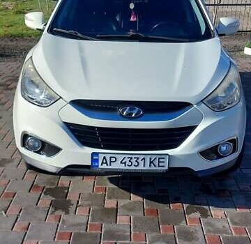 Білий Хендай іх35, об'ємом двигуна 2 л та пробігом 174 тис. км за 12000 $, фото 1 на Automoto.ua