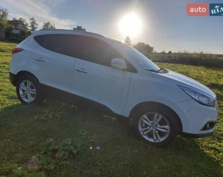 Білий Хендай іх35, об'ємом двигуна 2 л та пробігом 173 тис. км за 12300 $, фото 1 на Automoto.ua
