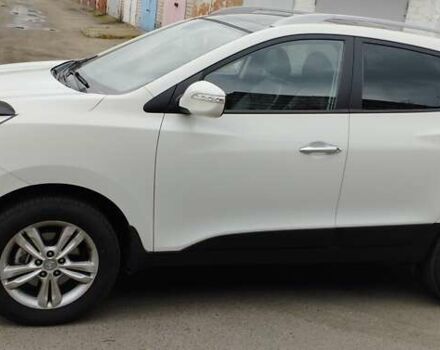 Белый Хендай их35, объемом двигателя 2 л и пробегом 215 тыс. км за 9300 $, фото 1 на Automoto.ua