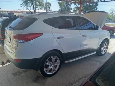 Белый Хендай их35, объемом двигателя 2 л и пробегом 109 тыс. км за 11500 $, фото 1 на Automoto.ua