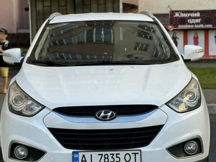 Белый Хендай их35, объемом двигателя 2 л и пробегом 135 тыс. км за 12300 $, фото 1 на Automoto.ua