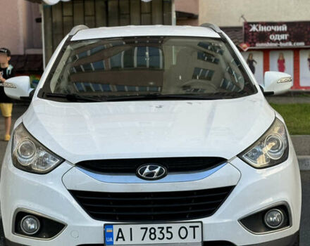 Белый Хендай их35, объемом двигателя 2 л и пробегом 135 тыс. км за 12300 $, фото 1 на Automoto.ua