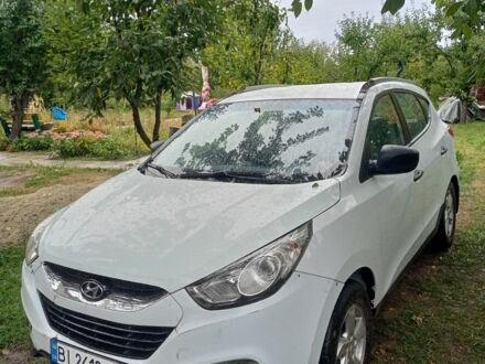 Белый Хендай их35, объемом двигателя 2 л и пробегом 210 тыс. км за 6500 $, фото 1 на Automoto.ua