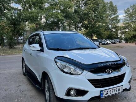 Хендай іх35 2010 у Черкасах на Automoto.ua Білий Хендай іх35, об'ємом двигуна 2 л та пробігом 190 тис. км за 11000 $, фото 1 на Automoto.ua