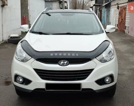 Белый Хендай их35, объемом двигателя 2 л и пробегом 215 тыс. км за 9900 $, фото 1 на Automoto.ua