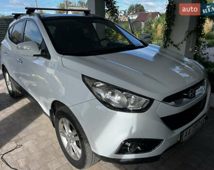 Белый Хендай их35, объемом двигателя 2 л и пробегом 221 тыс. км за 11200 $, фото 1 на Automoto.ua