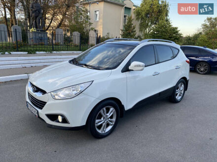 Белый Хендай их35, объемом двигателя 2 л и пробегом 180 тыс. км за 11300 $, фото 1 на Automoto.ua