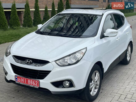 Белый Хендай их35, объемом двигателя 2 л и пробегом 193 тыс. км за 10550 $, фото 1 на Automoto.ua