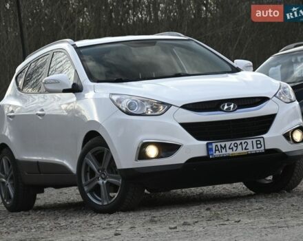 Белый Хендай их35, объемом двигателя 2 л и пробегом 246 тыс. км за 12500 $, фото 1 на Automoto.ua