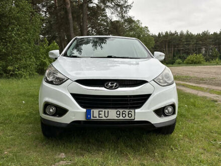 Хендай их35 2011 в Радивилове на Automoto.ua Белый Хендай их35, объемом двигателя 2 л и пробегом 192 тыс. км за 10800 $, фото 1 на Automoto.ua