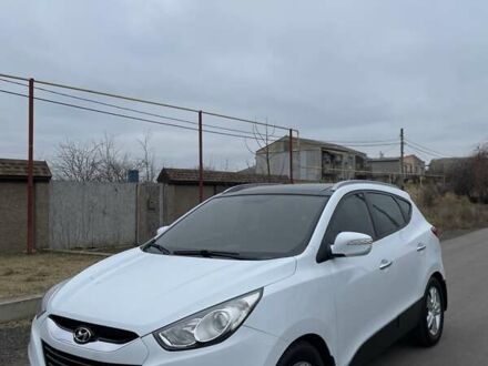 Белый Хендай их35, объемом двигателя 2 л и пробегом 150 тыс. км за 10200 $, фото 1 на Automoto.ua