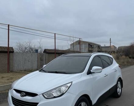 Белый Хендай их35, объемом двигателя 2 л и пробегом 150 тыс. км за 10200 $, фото 1 на Automoto.ua