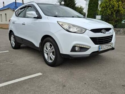 Белый Хендай их35, объемом двигателя 2 л и пробегом 184 тыс. км за 12400 $, фото 1 на Automoto.ua