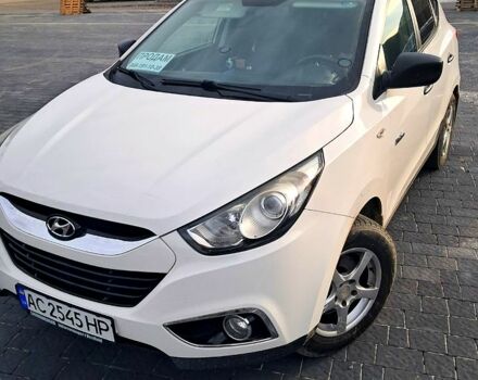 Белый Хендай их35, объемом двигателя 1.7 л и пробегом 217 тыс. км за 11500 $, фото 1 на Automoto.ua