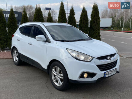 Хендай іх35 2011 у Києві на Automoto.ua Білий Хендай іх35, об'ємом двигуна 2 л та пробігом 172 тис. км за 10200 $, фото 1 на Automoto.ua