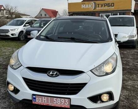 Белый Хендай их35, объемом двигателя 2 л и пробегом 235 тыс. км за 10999 $, фото 1 на Automoto.ua