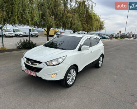 Белый Хендай их35, объемом двигателя 2 л и пробегом 168 тыс. км за 13100 $, фото 1 на Automoto.ua