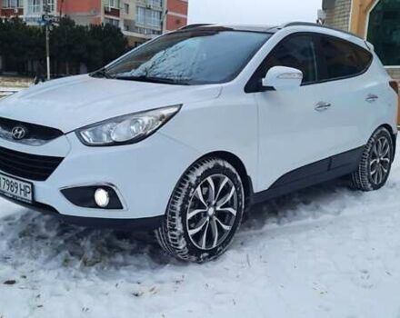 Белый Хендай их35, объемом двигателя 2 л и пробегом 134 тыс. км за 11700 $, фото 1 на Automoto.ua