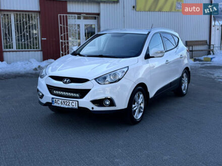 Белый Хендай их35, объемом двигателя 2 л и пробегом 230 тыс. км за 11250 $, фото 1 на Automoto.ua