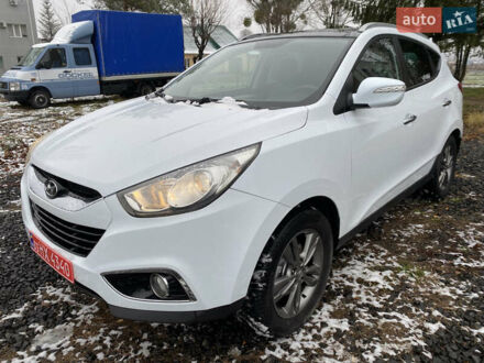 Белый Хендай их35, объемом двигателя 1.7 л и пробегом 258 тыс. км за 10900 $, фото 1 на Automoto.ua