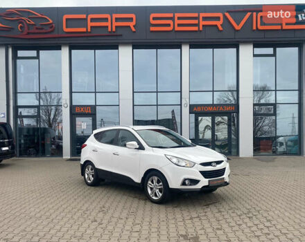 Белый Хендай их35, объемом двигателя 2 л и пробегом 145 тыс. км за 11500 $, фото 1 на Automoto.ua