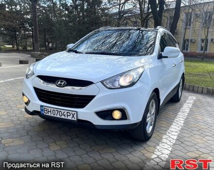 Белый Хендай их35, объемом двигателя 2 л и пробегом 157 тыс. км за 11000 $, фото 1 на Automoto.ua