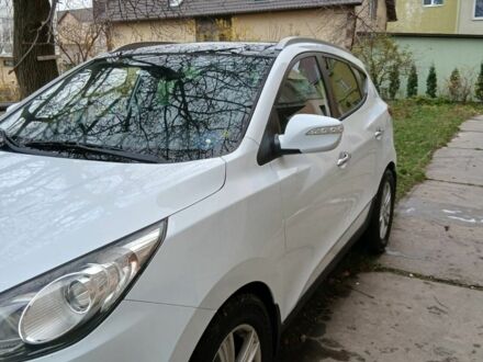 Белый Хендай их35, объемом двигателя 2 л и пробегом 251 тыс. км за 293 $, фото 1 на Automoto.ua