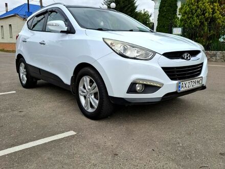 Белый Хендай их35, объемом двигателя 2 л и пробегом 184 тыс. км за 12400 $, фото 1 на Automoto.ua