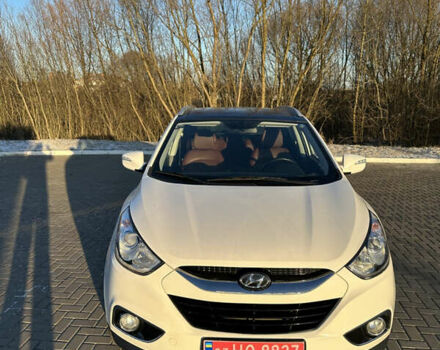 Белый Хендай их35, объемом двигателя 0 л и пробегом 147 тыс. км за 12500 $, фото 1 на Automoto.ua