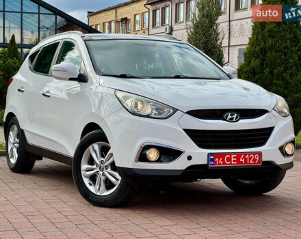 Белый Хендай их35, объемом двигателя 2 л и пробегом 169 тыс. км за 13800 $, фото 1 на Automoto.ua