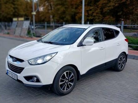 Белый Хендай их35, объемом двигателя 2 л и пробегом 202 тыс. км за 12200 $, фото 1 на Automoto.ua