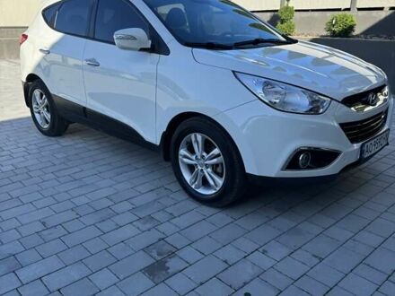 Белый Хендай их35, объемом двигателя 2 л и пробегом 178 тыс. км за 12800 $, фото 1 на Automoto.ua
