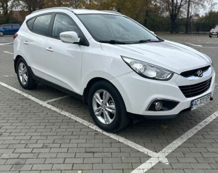 Белый Хендай их35, объемом двигателя 2 л и пробегом 242 тыс. км за 12012 $, фото 1 на Automoto.ua