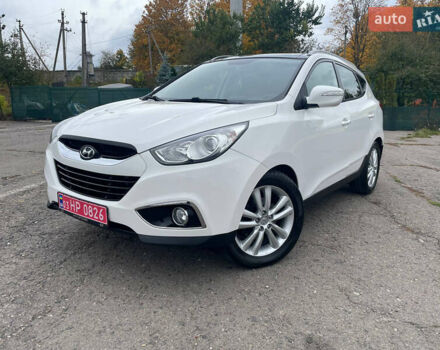 Белый Хендай их35, объемом двигателя 2 л и пробегом 240 тыс. км за 13400 $, фото 1 на Automoto.ua