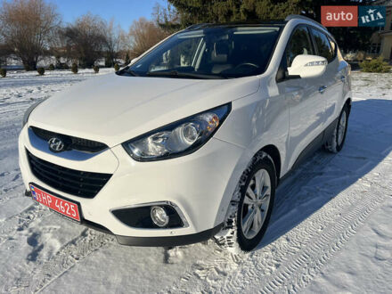 Белый Хендай их35, объемом двигателя 2 л и пробегом 203 тыс. км за 13400 $, фото 1 на Automoto.ua