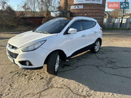 Белый Хендай их35, объемом двигателя 2 л и пробегом 220 тыс. км за 12600 $, фото 1 на Automoto.ua