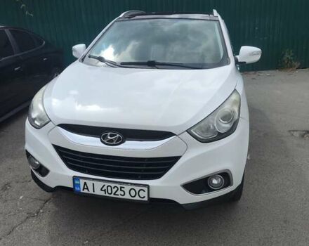 Белый Хендай их35, объемом двигателя 2 л и пробегом 141 тыс. км за 14500 $, фото 1 на Automoto.ua