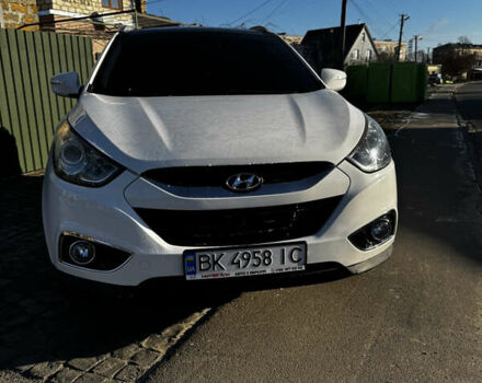 Белый Хендай их35, объемом двигателя 2 л и пробегом 206 тыс. км за 11500 $, фото 1 на Automoto.ua