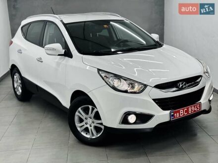 Белый Хендай их35, объемом двигателя 2 л и пробегом 229 тыс. км за 13399 $, фото 1 на Automoto.ua