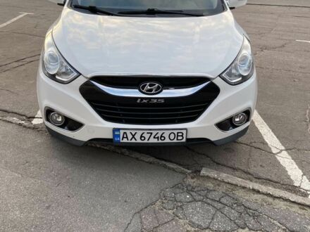 Белый Хендай их35, объемом двигателя 2 л и пробегом 144 тыс. км за 14100 $, фото 1 на Automoto.ua