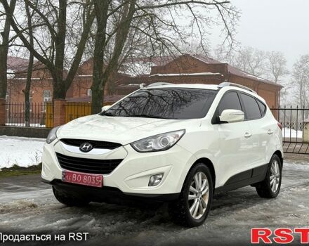 Белый Хендай их35, объемом двигателя 2 л и пробегом 170 тыс. км за 12200 $, фото 1 на Automoto.ua