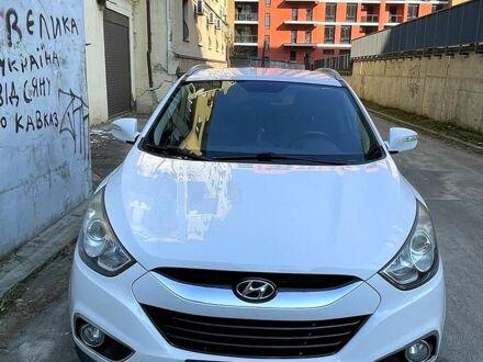Білий Хендай іх35, об'ємом двигуна 2 л та пробігом 218 тис. км за 13000 $, фото 1 на Automoto.ua