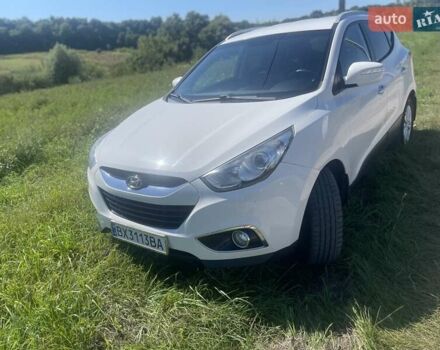 Белый Хендай их35, объемом двигателя 2 л и пробегом 170 тыс. км за 13700 $, фото 1 на Automoto.ua