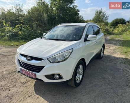 Белый Хендай их35, объемом двигателя 1.7 л и пробегом 289 тыс. км за 9400 $, фото 1 на Automoto.ua