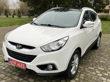 Белый Хендай их35, объемом двигателя 2 л и пробегом 202 тыс. км за 13500 $, фото 1 на Automoto.ua