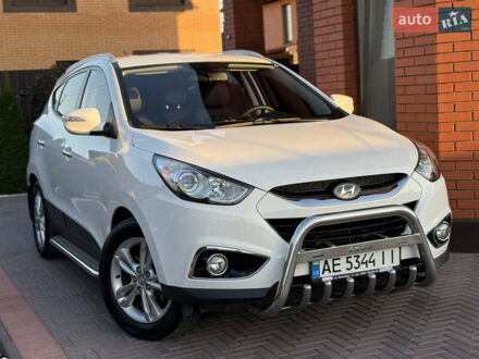 Белый Хендай их35, объемом двигателя 2 л и пробегом 101 тыс. км за 13800 $, фото 1 на Automoto.ua
