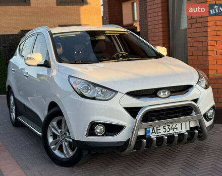Белый Хендай их35, объемом двигателя 2 л и пробегом 101 тыс. км за 13800 $, фото 1 на Automoto.ua